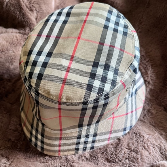 Authentic Like new Womens Burberry bucket hat - Picture 1 of 5
